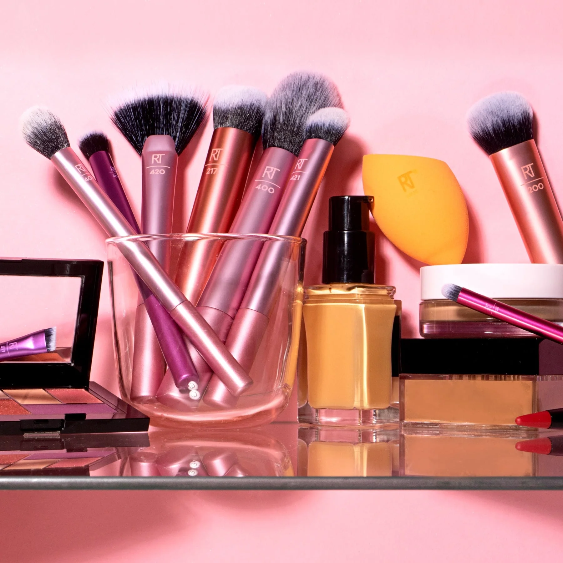 Real Techniques Everyday Essentials Kit with 1 Miracle Complexion Sponge 5pc - Image 3